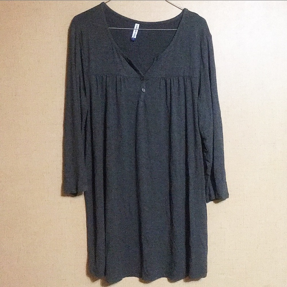 Planet Motherhood Maternity Grey Quarter Length Sleeve V-Neck Top w/ 2 Buttons